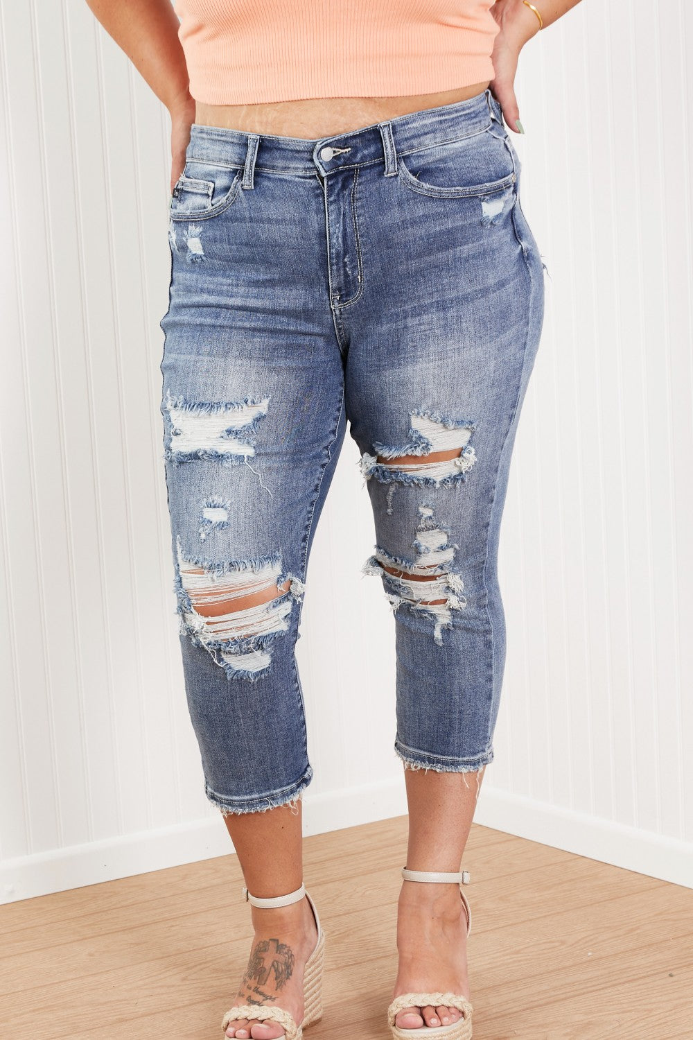 Judy Blue Wren Distressed Mid-Rise Denim Capri