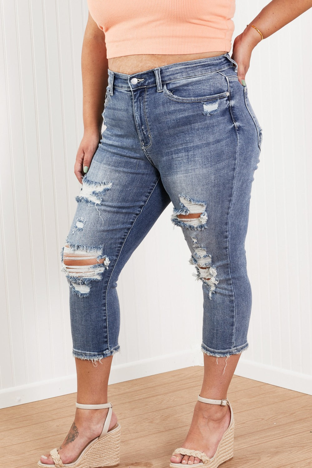Judy Blue Wren Distressed Mid-Rise Denim Capri