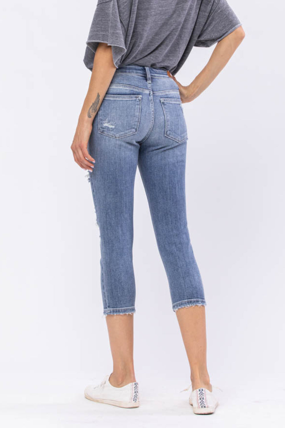 Judy Blue Wren Distressed Mid-Rise Denim Capri