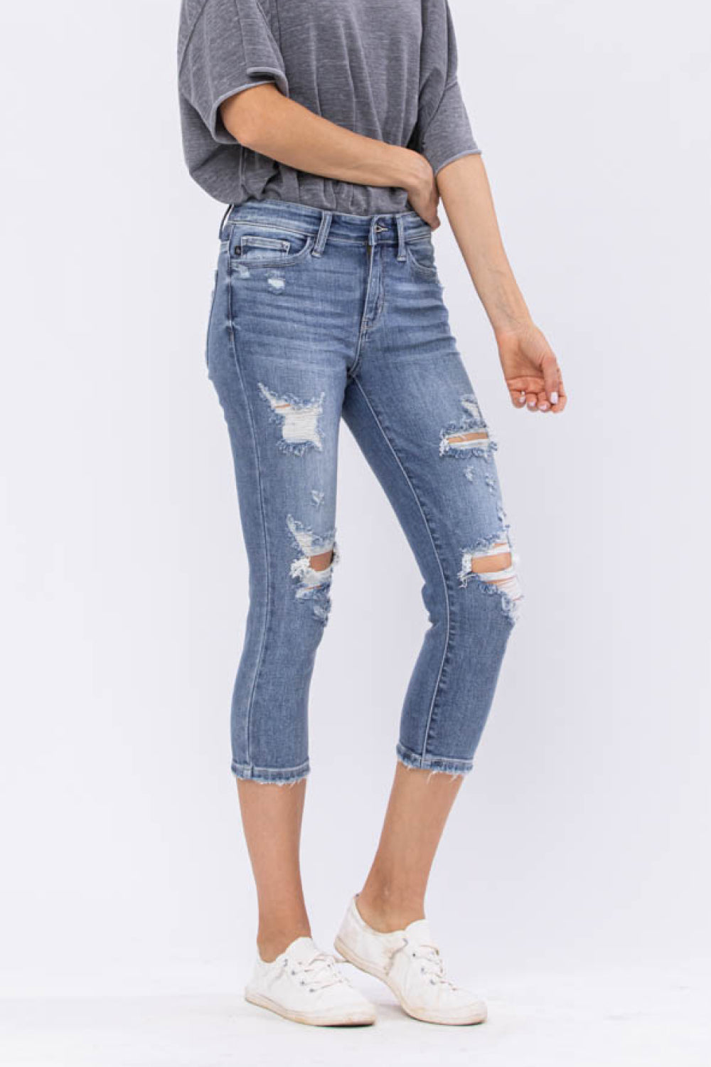 Judy Blue Wren Distressed Mid-Rise Denim Capri