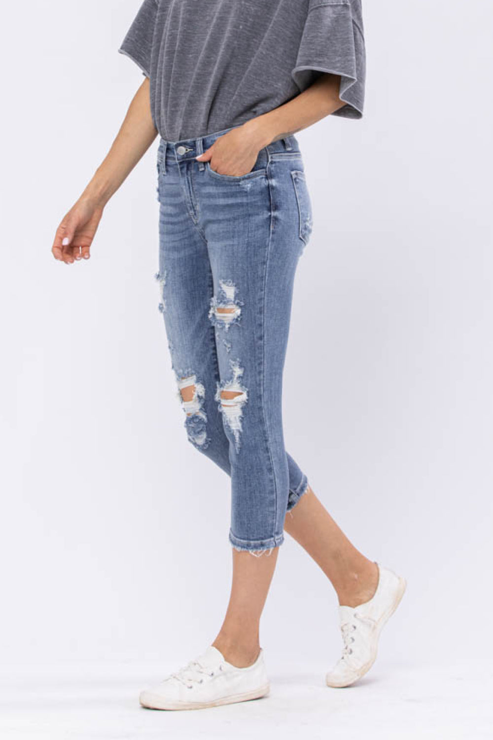 Judy Blue Wren Distressed Mid-Rise Denim Capri